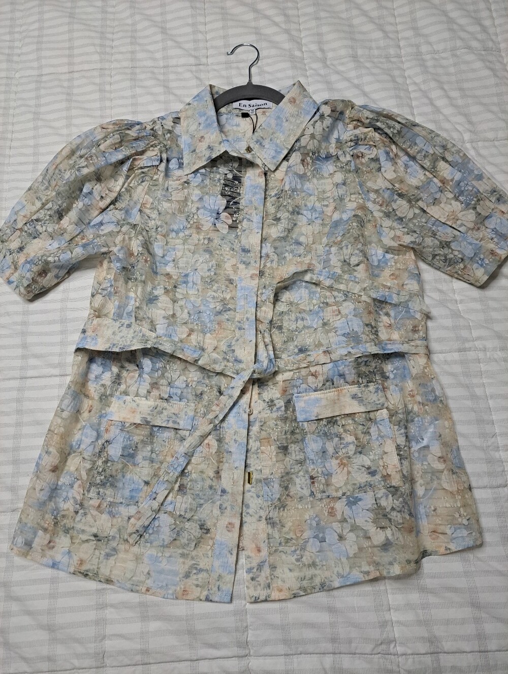 En Saison Floral Button-Up Blouse in Pastel Blue and Cream